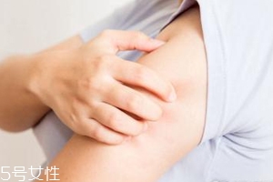 身體皮膚干燥用什么護膚品？這些身體乳拯救爆皮掉屑