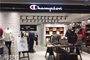 champion的衣服怎么樣？衣柜不能少的基本款