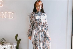 碎花連衣裙搭配什么鞋子？玩轉(zhuǎn)復(fù)古甜美