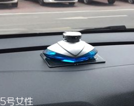 汽車(chē)香水座怎么加香水？用滴管注入原瓶