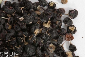 黑枸杞會(huì)泡成白色嗎？有這個(gè)可能