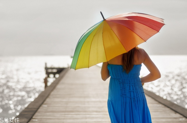 普通雨傘可以防紫外線嗎 如何辨別太陽傘是否防紫外線