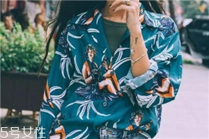 碎花衣服怎么搭配？美上天的秘密武器