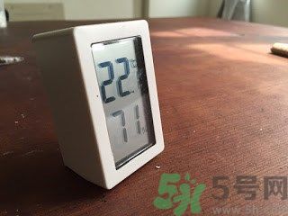 家里地板返潮怎么辦？墻上流水是怎么回事？