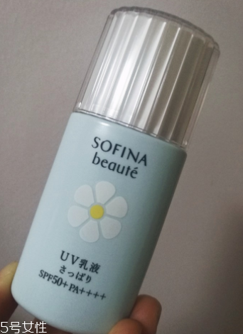 sofina藍(lán)小花悶痘嗎 不負(fù)清爽款的盛名