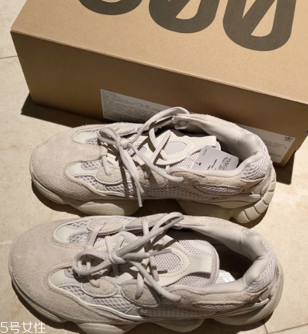 yeezy 500偏碼嗎？yeezy 500鞋碼標(biāo)準(zhǔn)嗎