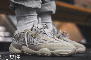 yeezy 500偏碼嗎？yeezy 500鞋碼標(biāo)準(zhǔn)嗎