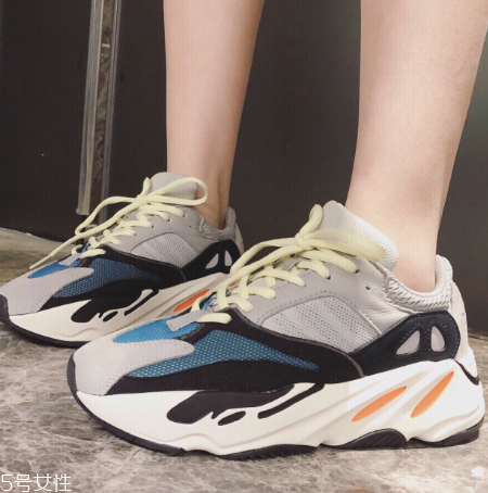 yeezy 700偏碼嗎？yeezy 700碼數(shù)正常嗎