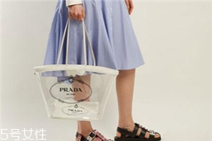 prada pvc塑料透明包多少錢？prada透明塑料包價(jià)格