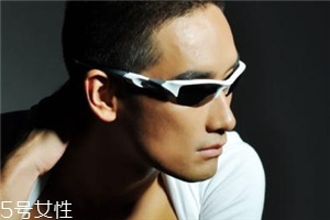 oakley眼鏡多少錢？歐克利眼鏡正品價(jià)格