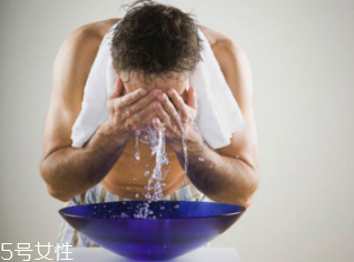 男人怎么護膚比較好 男人健康護膚的13個小細(xì)節(jié)