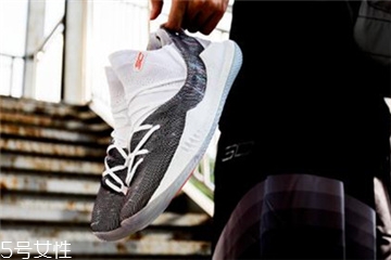 under armour curry 5測評(píng) 庫里5代戰(zhàn)靴實(shí)戰(zhàn)表現(xiàn)