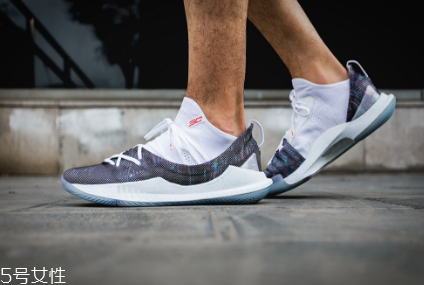 under armour curry 5測(cè)評(píng) 庫里5代戰(zhàn)靴實(shí)戰(zhàn)表現(xiàn)