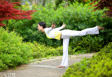 練瑜伽可以開空調(diào)嗎 夏天練瑜伽的注意事項