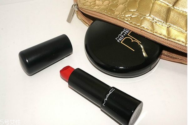 mac口紅red coquette怎么樣 mac red coquette試色