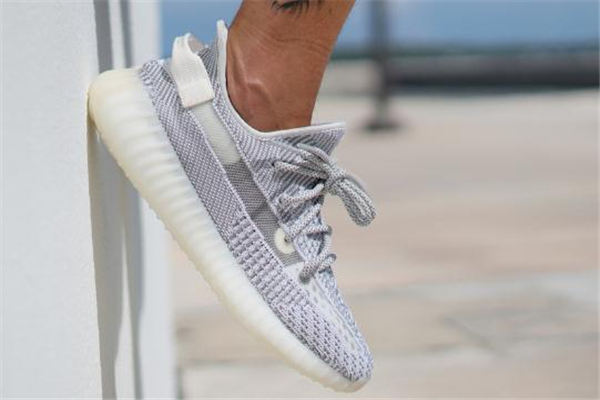 yeezy 350 static上腳圖 效果很特別