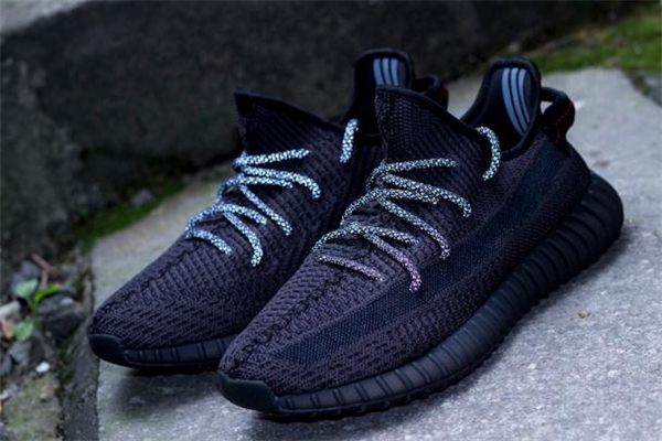 yeezy 350純黑側(cè)透貨量 椰子350black墮天使