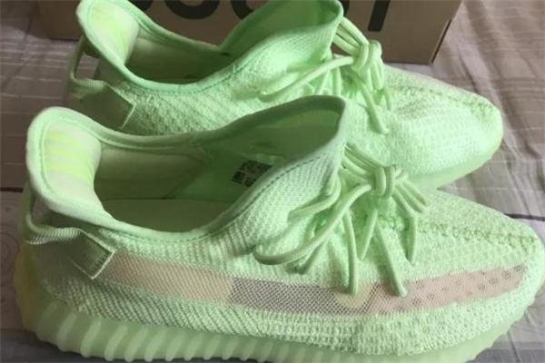 yeezy 350熒光綠開(kāi)箱測(cè)評(píng) 椰子350夜光實(shí)物效果