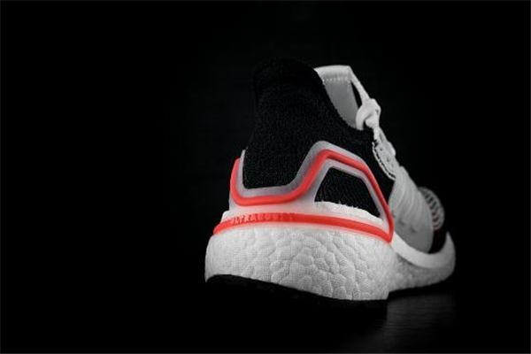 阿迪達(dá)斯ub19測(cè)評(píng) ultraboost19腳感怎么樣