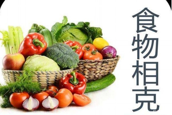 什么食物吃了會(huì)中毒呢 海鮮不能和什么一起吃呢