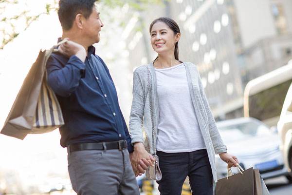 男生陪女生逛街時都在想什么 女生為什么喜歡逛街