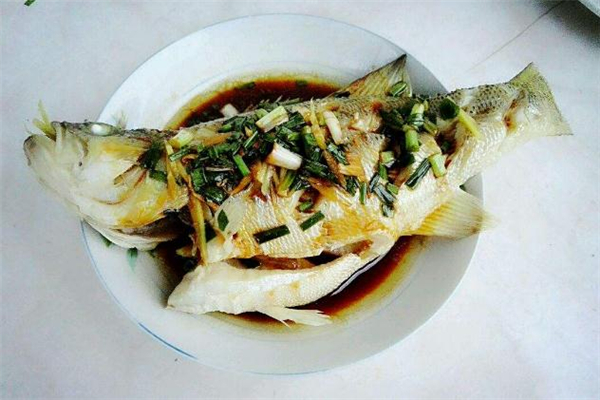 鱸魚(yú)和什么一起吃好 鱸魚(yú)和什么搭配最有營(yíng)養(yǎng)