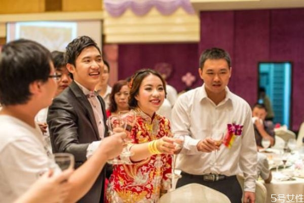 結(jié)婚辦酒席需要準(zhǔn)備什么 辦結(jié)婚酒席提前做哪些準(zhǔn)備