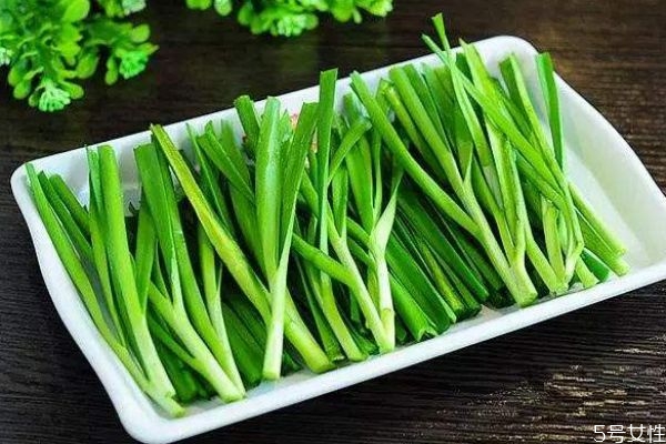 蒜苔有什么營養(yǎng)價(jià)值呢 吃蒜苔有什么好處