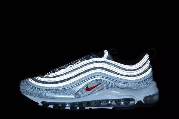 耐克AirMax97銀紫配色細(xì)節(jié)測(cè)評(píng) 個(gè)性又時(shí)尚的鞋子