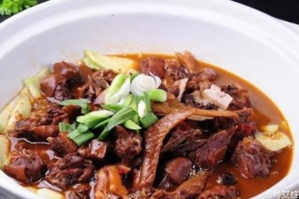 鴨肉和羊肉能可以一起燉嗎 鴨肉和羊肉哪個(gè)營(yíng)養(yǎng)價(jià)值高