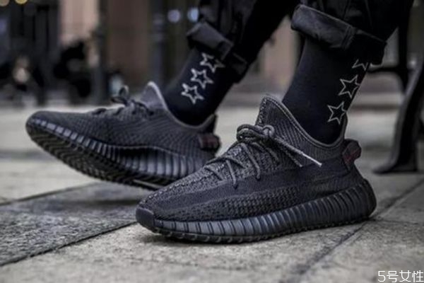 yeezy前面擠腳怎么辦 yeezy前面擠腳怎么解決