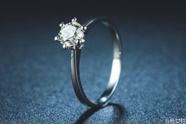 結婚買鉆戒好還是黃金的好 結婚鉆戒品牌推薦