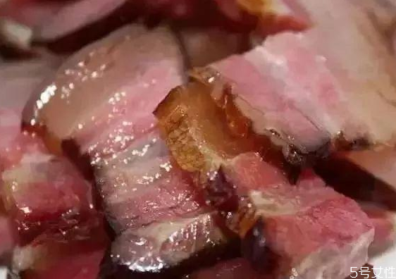 熏臘肉一斤肉放多少鹽 煙熏肉鹽和肉的比例