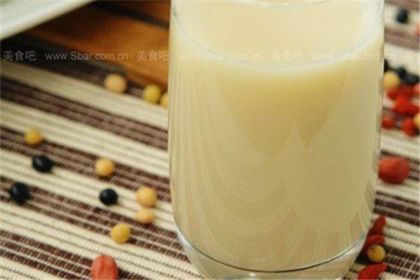 豆奶和豆?jié){的區(qū)別 豆奶和牛奶哪個(gè)好