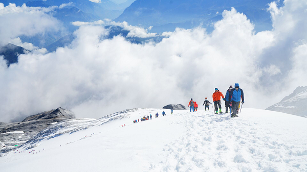 美寶科技護膚之旅 挑戰(zhàn)哈巴雪山