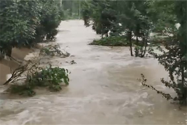 湖北隨州暴雨沖塌多間樓房 暴雨的標(biāo)準(zhǔn)是多少毫米