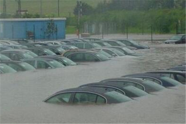 隨州洪水過后遍地廢車 洪水車子被淹了保險(xiǎn)賠嗎