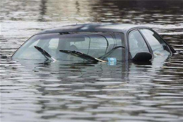 隨州洪水過后遍地廢車 洪水車子被淹了保險(xiǎn)賠嗎