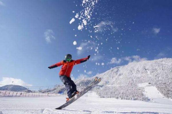 滑雪需要自己準(zhǔn)備什么 一個(gè)雪季花7萬今冬滑雪有多火