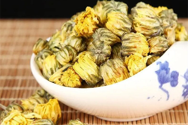 菊花茶可以用冷水泡嗎 菊花茶對眼睛好嗎