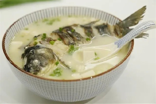 鯽魚(yú)湯的功效和作用 鯽魚(yú)湯可以下奶嗎