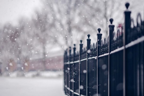 男子醒來發(fā)現(xiàn)被幾米高雪困在宿舍 下雪有什么好的寓意