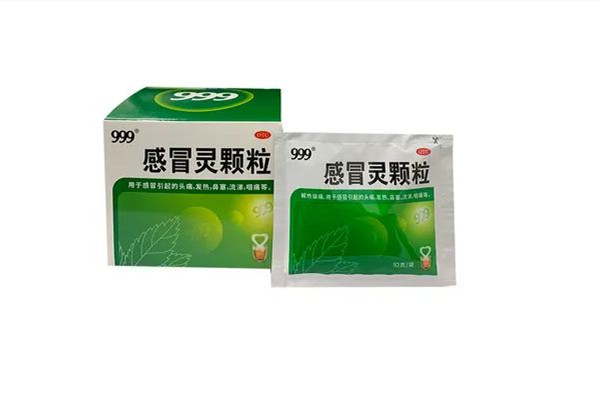 999感冒靈顆粒對喉嚨痛有用嗎 999感冒靈顆?？梢跃徑饪人詥?></p><h3>999感冒靈有什么副作用</h3><p>感冒靈顆粒的副作用，主要是導(dǎo)致患者出現(xiàn)胃腸道的不適，也可能會出現(xiàn)神經(jīng)系統(tǒng)的不良反應(yīng)，常表現(xiàn)為惡心、嘔吐、腹脹、腹痛以及便秘，也可能會出現(xiàn)頭痛、頭暈以及嗜睡。部分患者還可能會出現(xiàn)肝臟功能的損傷，因此在使用該藥物治療過程中，需要嚴格遵照醫(yī)囑執(zhí)行，可以減少藥物的不良反應(yīng)。</p><p><br/></p>		</div>
<div align=