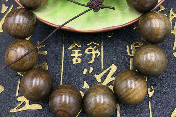 金絲楠木手串市場(chǎng)價(jià) 金絲楠木手串屬于什么檔次