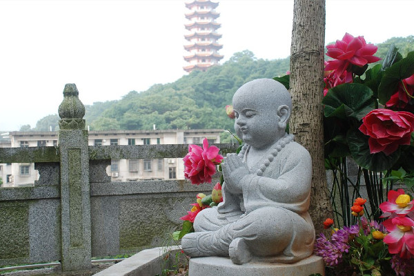 去寺廟先上香還是先磕頭 去寺廟拜神的順序