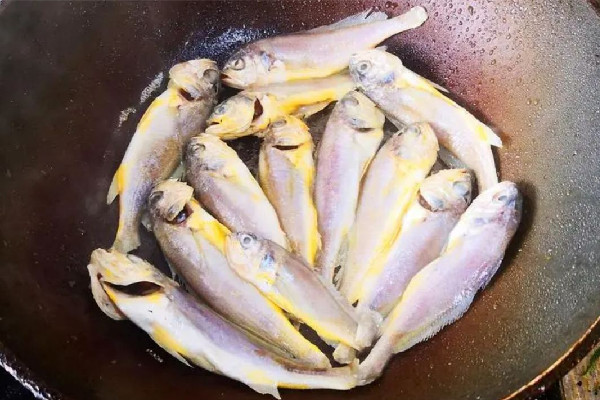 小黃魚怎么腌制入味 小黃魚腌制多長時間